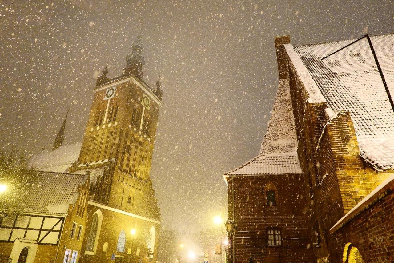Areszt Domowy *